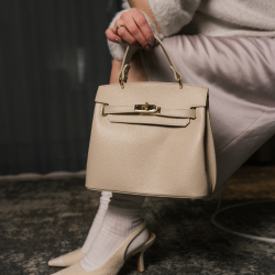 Rivoli bag in leather